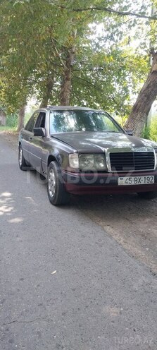 Mercedes E 250 1990, 430,000 km - 2.5 l - Beyləqan