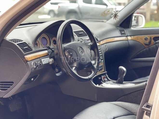 Mercedes E 320 2004, 286,000 km - 3.2 l - Bakı