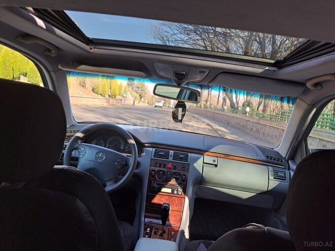 Mercedes E 200 2000, 280,000 km - 2.0 l - Tovuz
