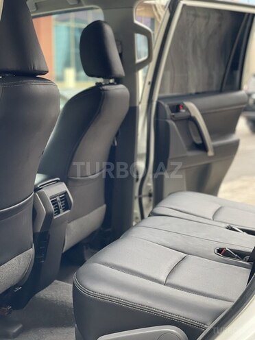 Toyota Land Cruiser Prado-8