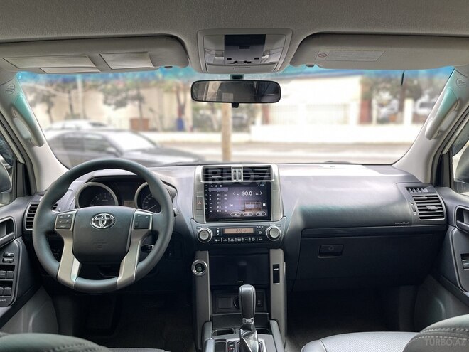 Toyota Land Cruiser Prado-10