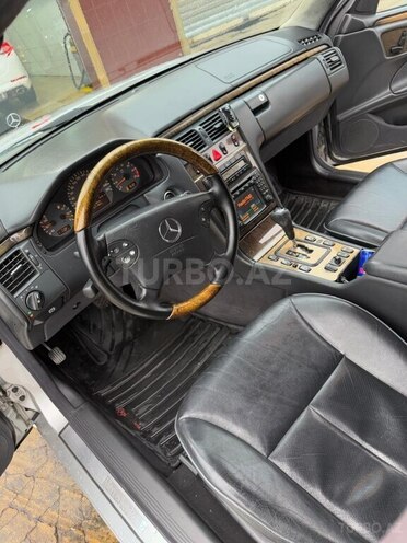 Mercedes E 320 2000, 199,000 km - 3.2 l - Xırdalan