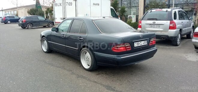 Mercedes E 220 d 2001, 435,678 km - 2.2 l - Masallı