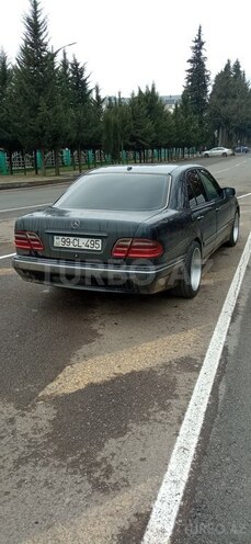 Mercedes E 220 d 2001, 435,678 km - 2.2 l - Masallı