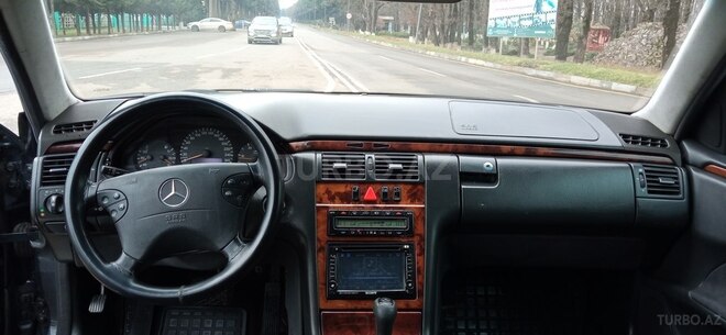 Mercedes E 220 d 2001, 435,678 km - 2.2 l - Masallı