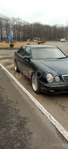 Mercedes E 220 d 2001, 435,678 km - 2.2 l - Masallı