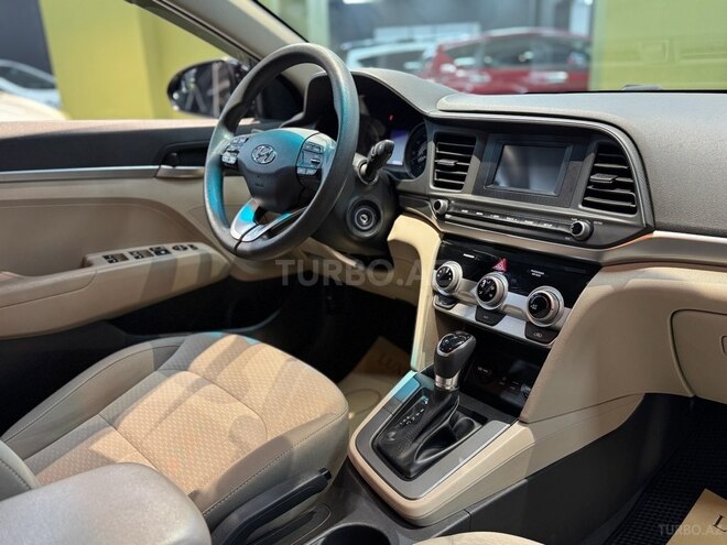 Hyundai Elantra-3
