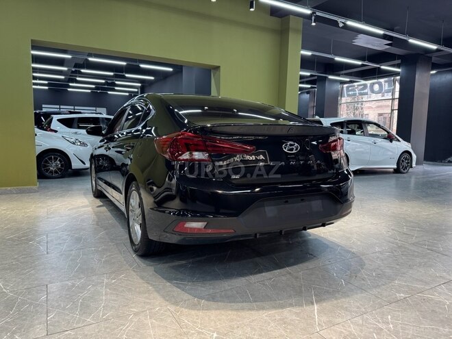 Hyundai Elantra-8