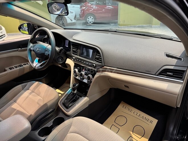 Hyundai Elantra-15