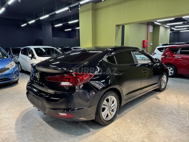 Hyundai Elantra-10