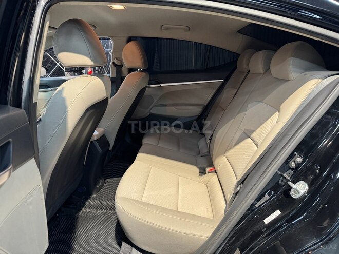 Hyundai Elantra-16