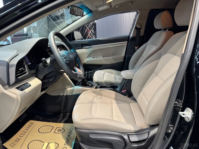 Hyundai Elantra-17