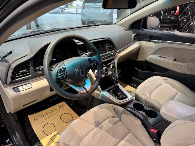 Hyundai Elantra-18