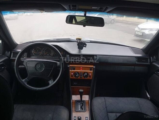 Mercedes E 280 1994, 325,680 km - 2.8 l - Bakı