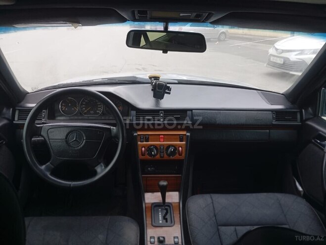 Mercedes E 280 1994, 325,680 km - 2.8 l - Bakı