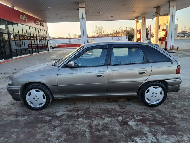 Opel Astra 1995, 350,100 km - 2.0 l - Quba