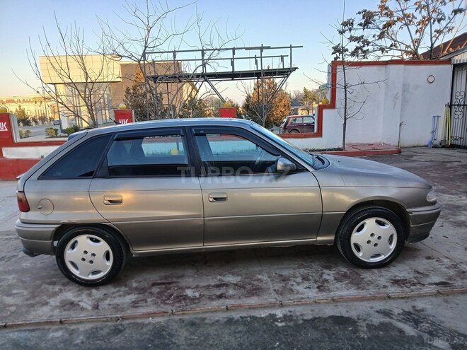 Opel Astra 1995, 350,100 km - 2.0 l - Quba