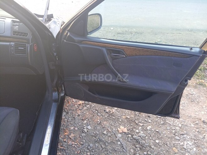 Mercedes E 240 2000, 266,600 km - 2.4 l - Ağcabədi