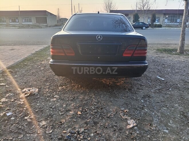 Mercedes E 240 2000, 266,600 km - 2.4 l - Ağcabədi