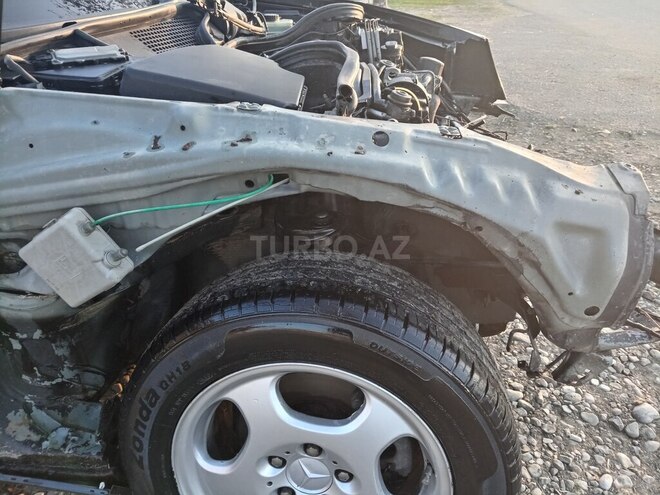 Mercedes E 240 2000, 266,600 km - 2.4 l - Ağcabədi