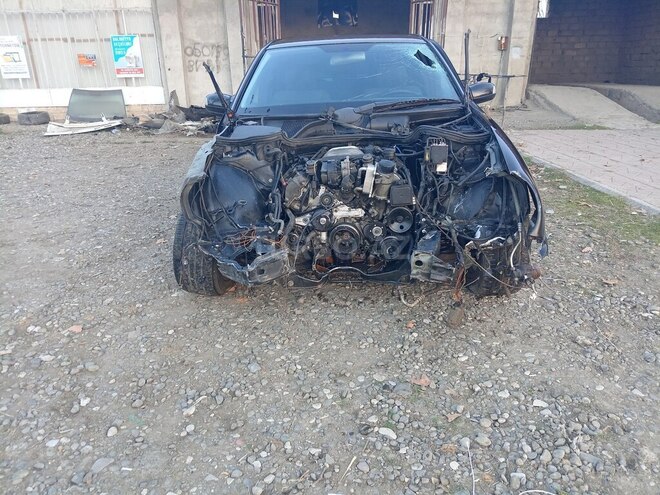 Mercedes E 240 2000, 266,600 km - 2.4 l - Ağcabədi