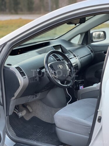 Toyota Prius-5
