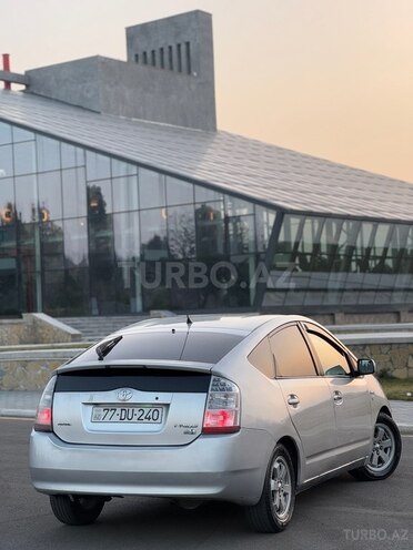 Toyota Prius-3