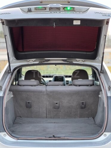Toyota Prius-6