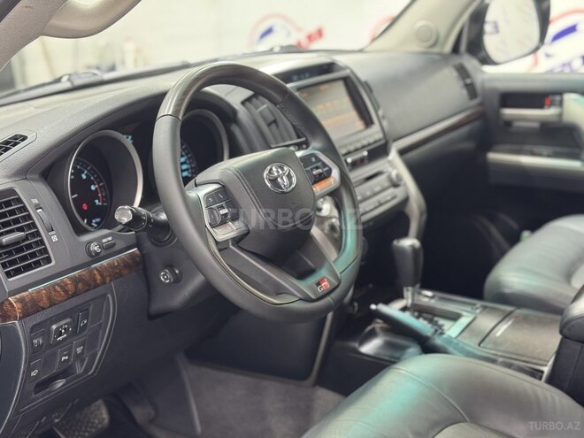 Toyota Land Cruiser-17