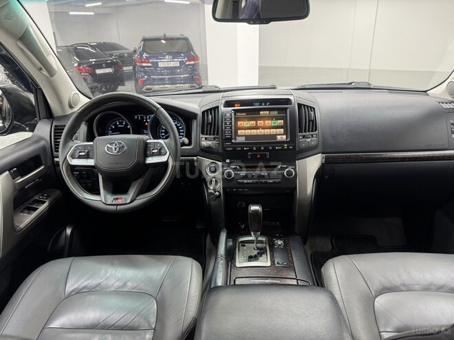 Toyota Land Cruiser-21