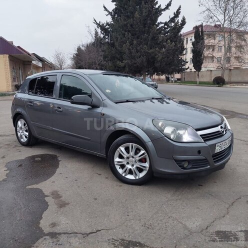 Opel Astra 2005, 320,000 km - 1.3 l - Salyan