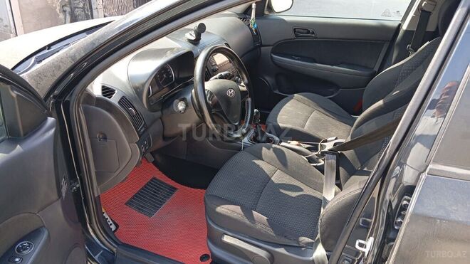 Hyundai i30 2010, 300,000 km - 1.6 л - Şirvan