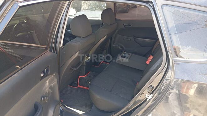 Hyundai i30 2010, 300,000 km - 1.6 л - Şirvan