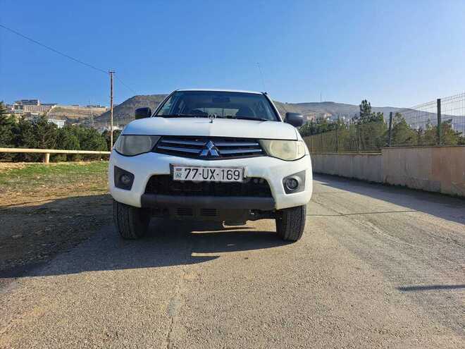 Mitsubishi L200 2011, 326,300 km - 2.5 l - Bakı