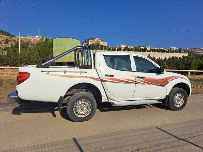 Mitsubishi L200 2011, 326,300 km - 2.5 l - Bakı