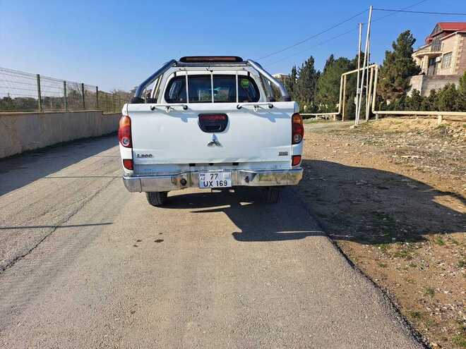 Mitsubishi L200 2011, 326,300 km - 2.5 l - Bakı