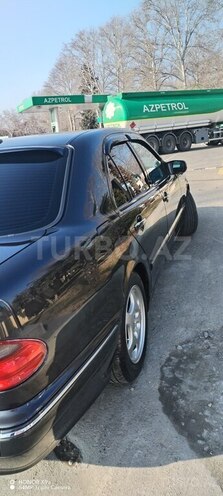 Mercedes E 320 2000, 245,000 km - 3.2 l - Göyçay