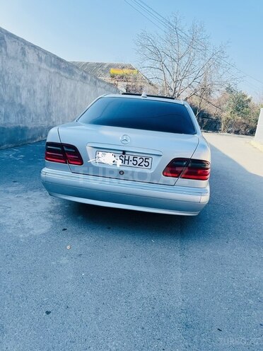 Mercedes E 280 2000, 302,645 km - 2.8 л - Göyçay