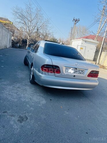 Mercedes E 280 2000, 302,645 km - 2.8 л - Göyçay
