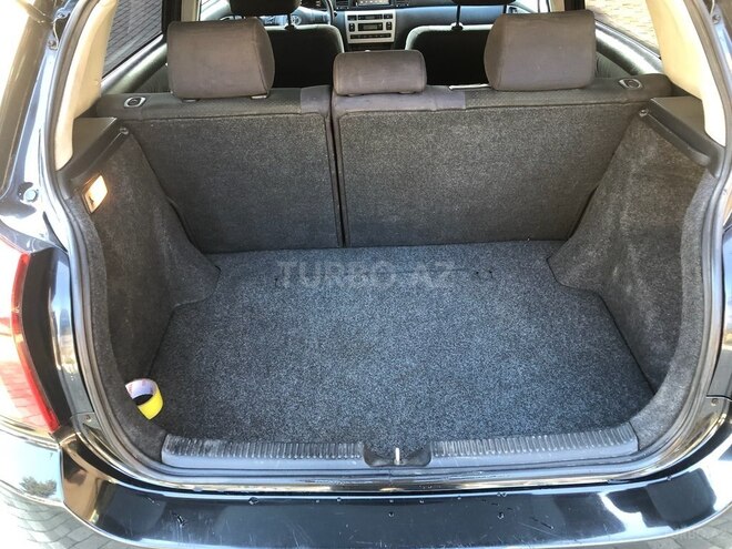 Toyota Corolla 2005, 323,000 km - 1.4 l - Bakı