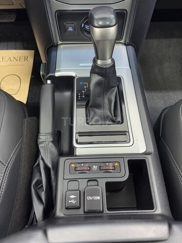 Toyota Land Cruiser Prado-13