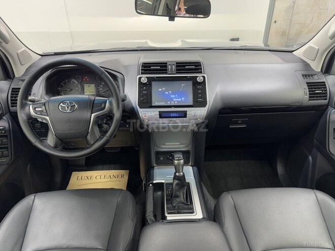 Toyota Land Cruiser Prado-12
