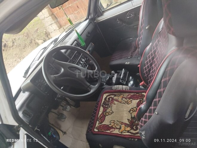 LADA (VAZ) Niva 2005, 400,000 km - 1.7 l - Yardımlı