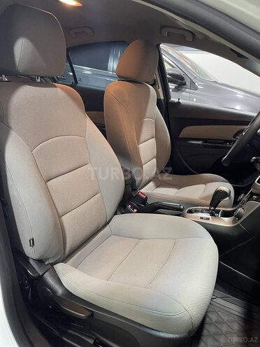 Chevrolet Cruze-12