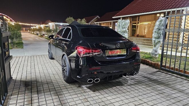 Mercedes  2019, 64,272 km - 2.0 l - Bakı