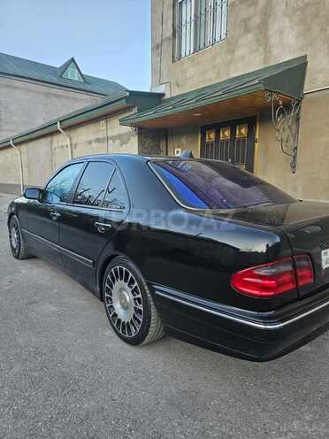 Mercedes E 320 2001, 370,000 km - 3.2 l - Quba