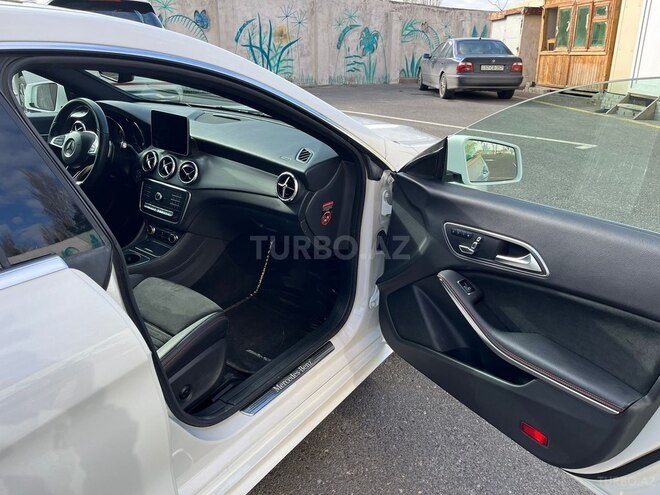 Mercedes  2018, 35,200 km - 2.0 l - Bakı