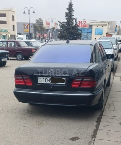 Mercedes E 320 2001, 370,000 km - 3.2 l - Quba