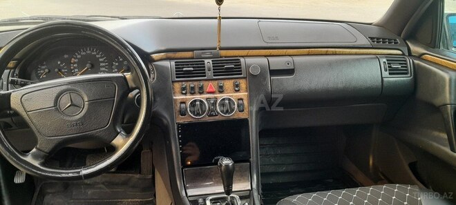 Mercedes E 240 1999, 306,455 km - 2.4 l - Bakı