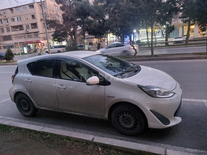 Toyota Aqua 2019, 100,400 km - 1.5 л - Bakı